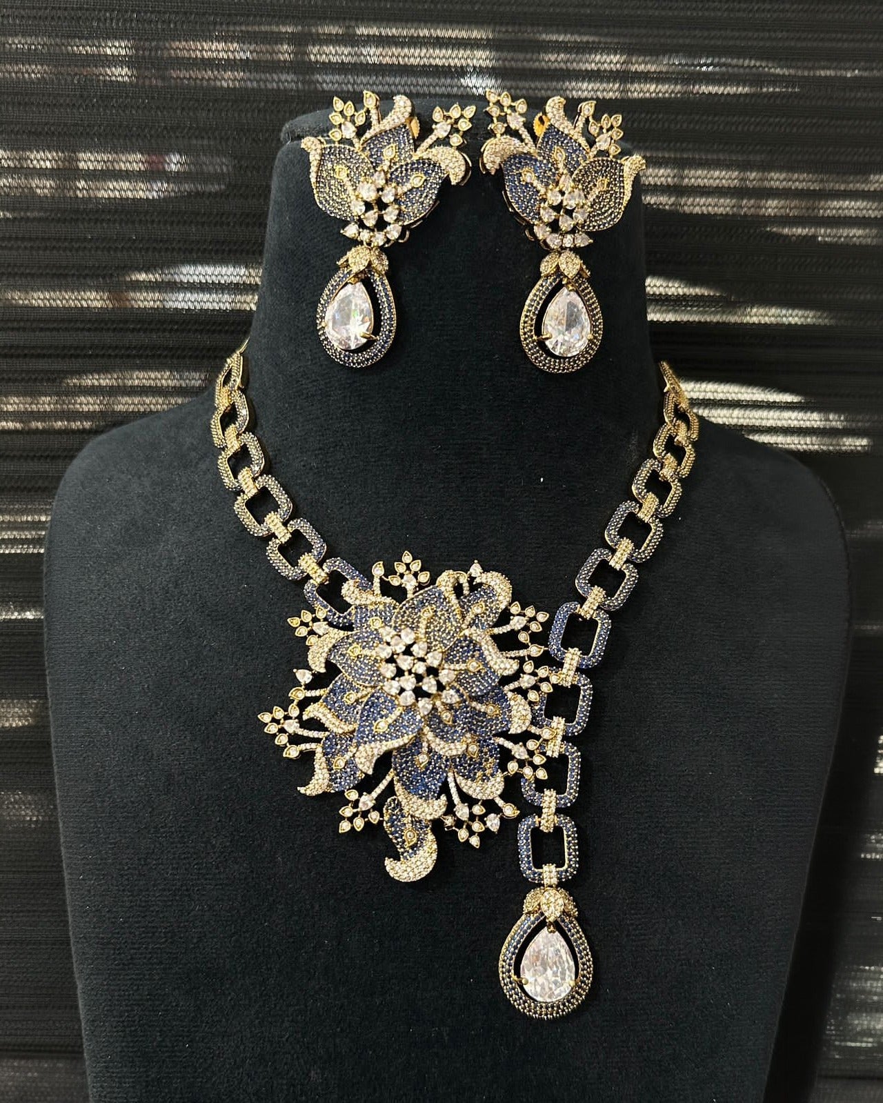 Classy Beauty Polki Necklace Set