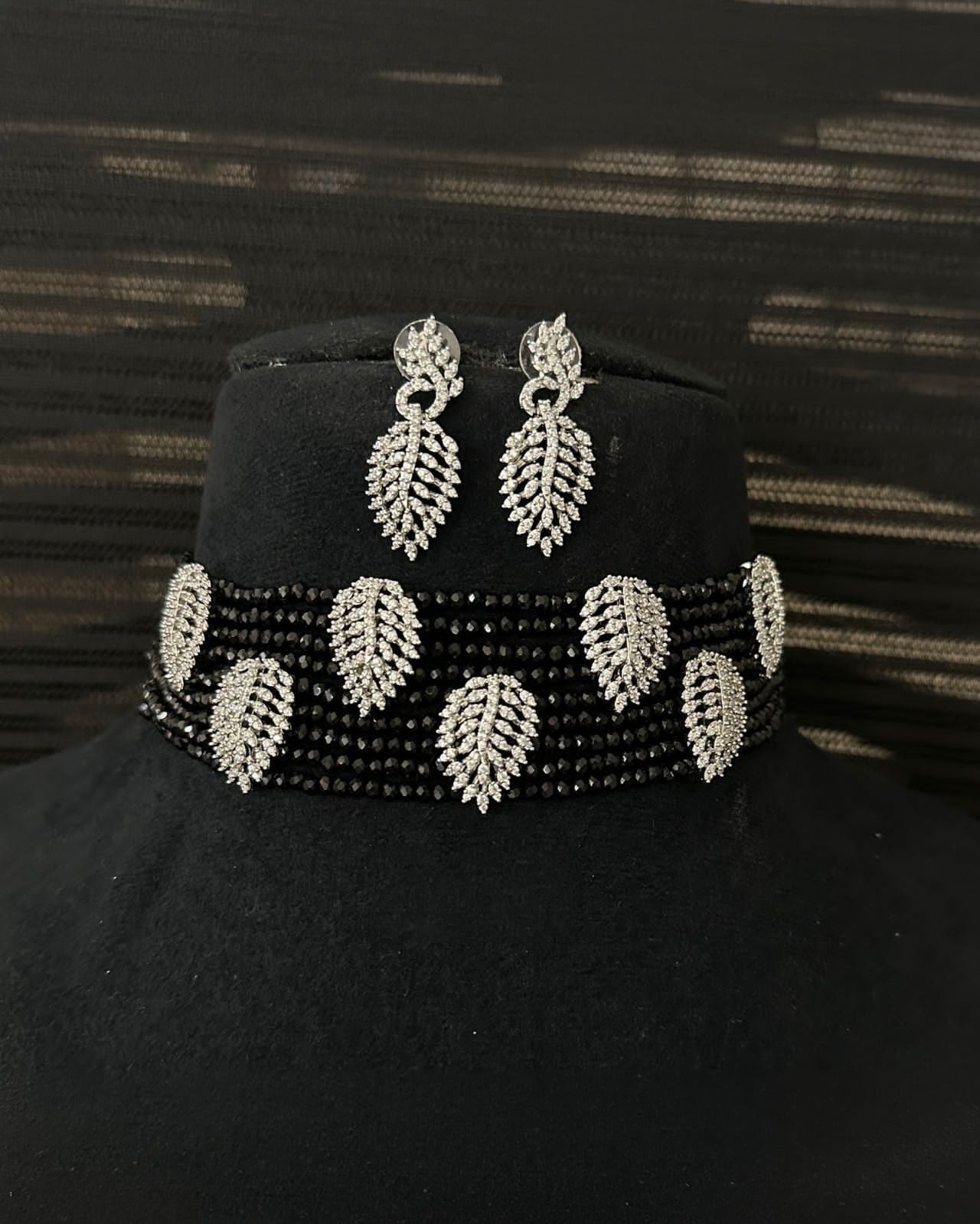 Modern Leaf Beads Choker Necklace Set