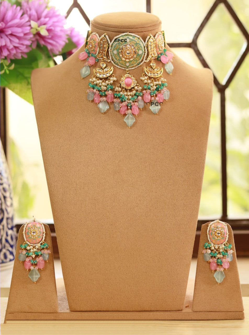 Beauty Choker